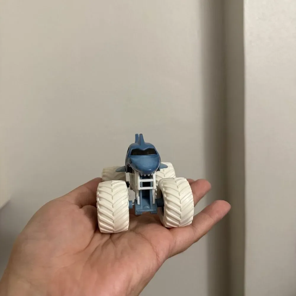 Monster Jam Megalodon Hot Wheels 1/64 Scale